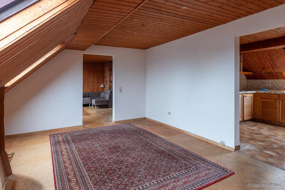 Esszimmer mit angrenzender K�che im DG Zweifamilienhaus Schwalbach