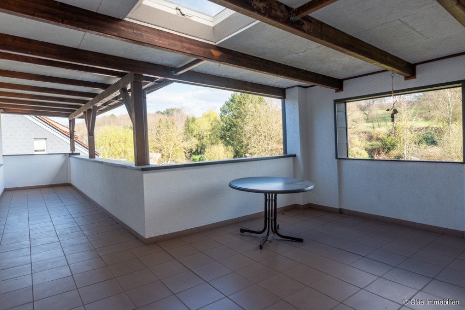 �berdachter Balkon im Obergescho� Zweifamilienhaus V�lklingen