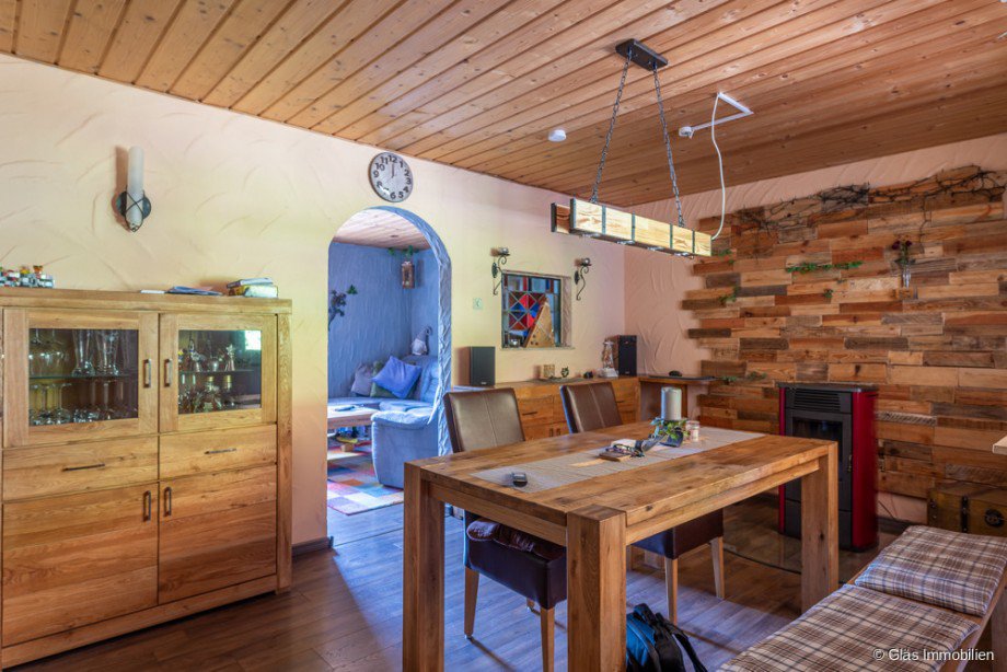 Esszimmer mit Blick ins Wohnzimmer Reihenhaus V�lklingen