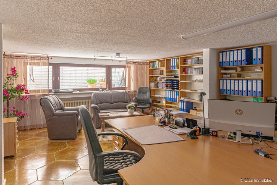 Gro�es Zimmer im Souterrain Einfamilienhaus Langenfeld (Rheinland)