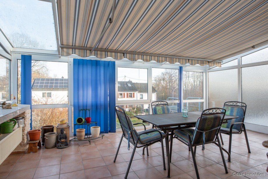 Wintergarten mit Markise Reihenendhaus V�lklingen