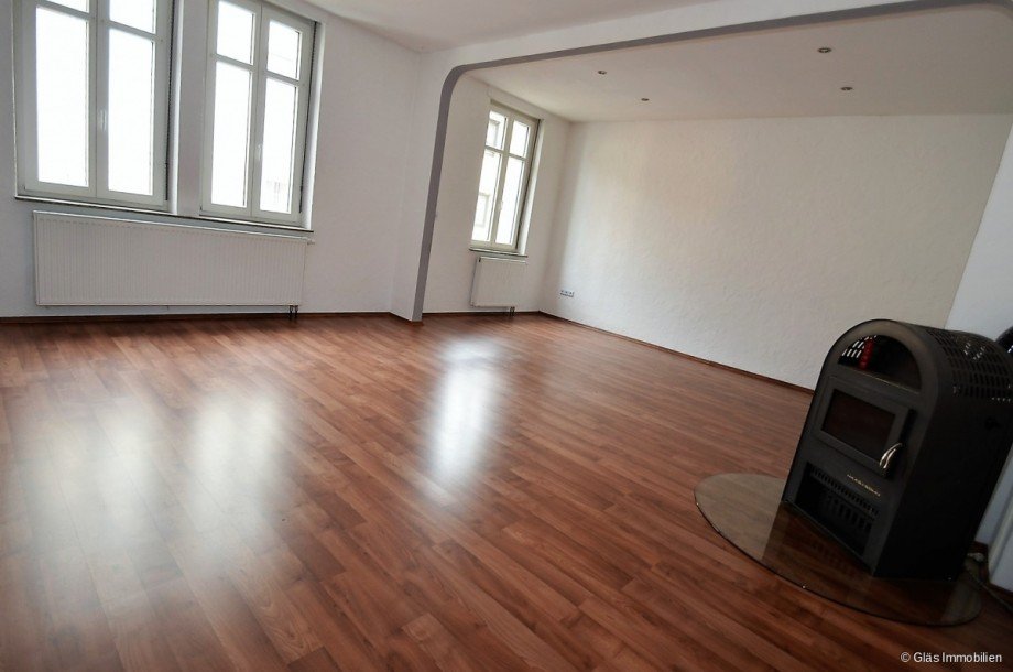 Helles Wohnzimmer mit Kamin Einfamilienhaus V�lklingen