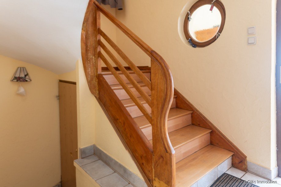 Stilvolle Holztreppe Zweifamilienhaus V�lklingen