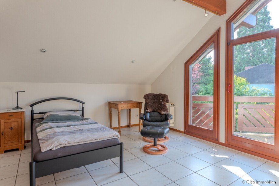 Kinderzimmer 1 mit Balkon Einfamilienhaus Wadgassen