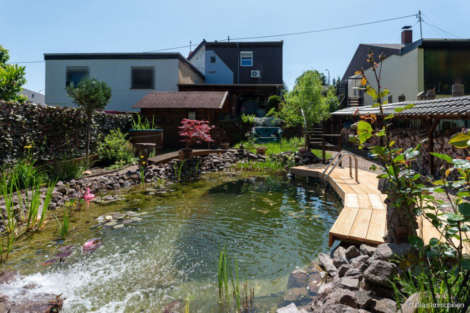 Schwimmteich mit Wasserfall Reihenhaus V�lklingen
