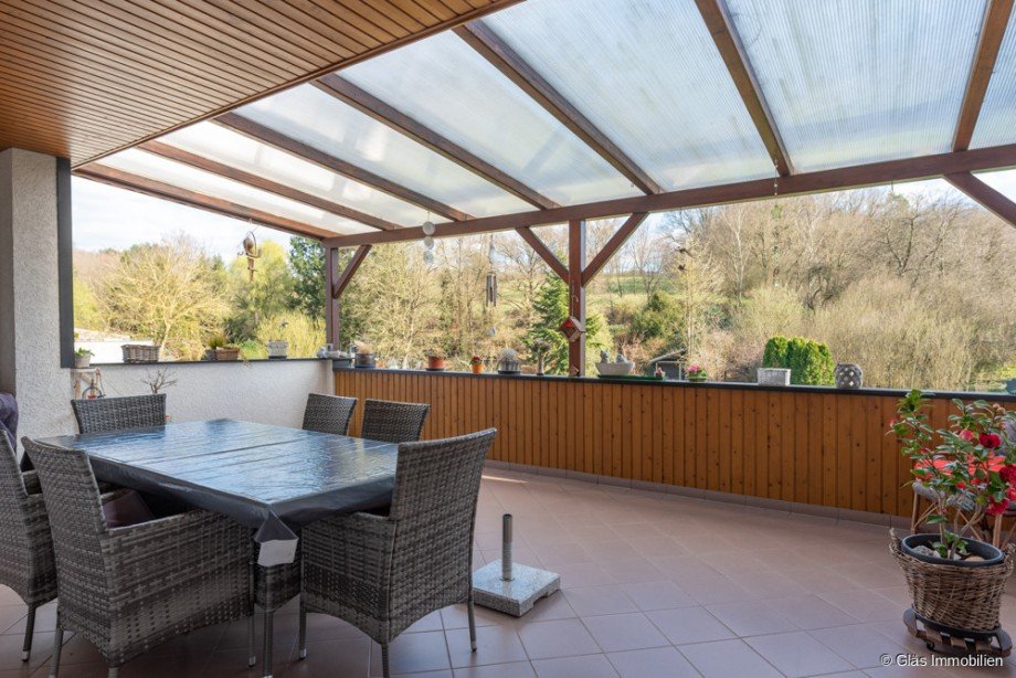 �berdachte Terrasse im Erdgescho� Zweifamilienhaus V�lklingen