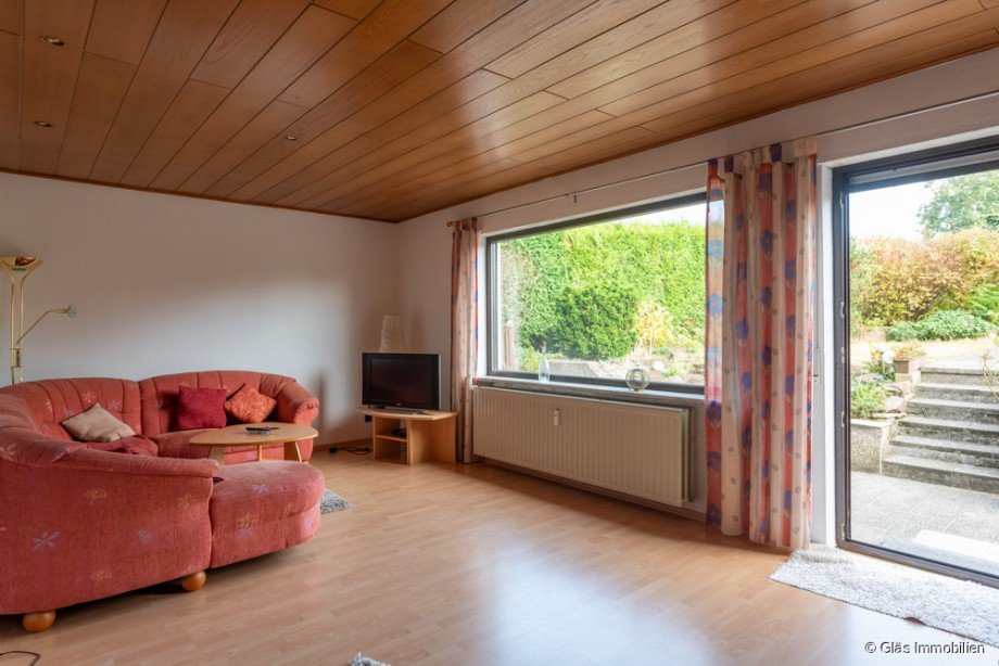 Wohnzimmer mit Zugang zur Terrasse Zweifamilienhaus V�lklingen